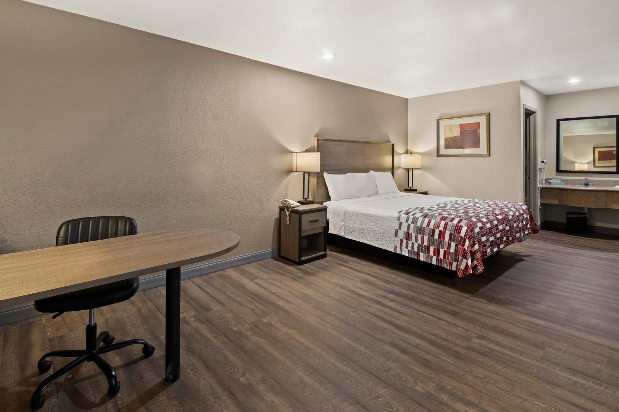 Red Roof Inn & Suites Irving - Dfw Airport South Buitenkant foto