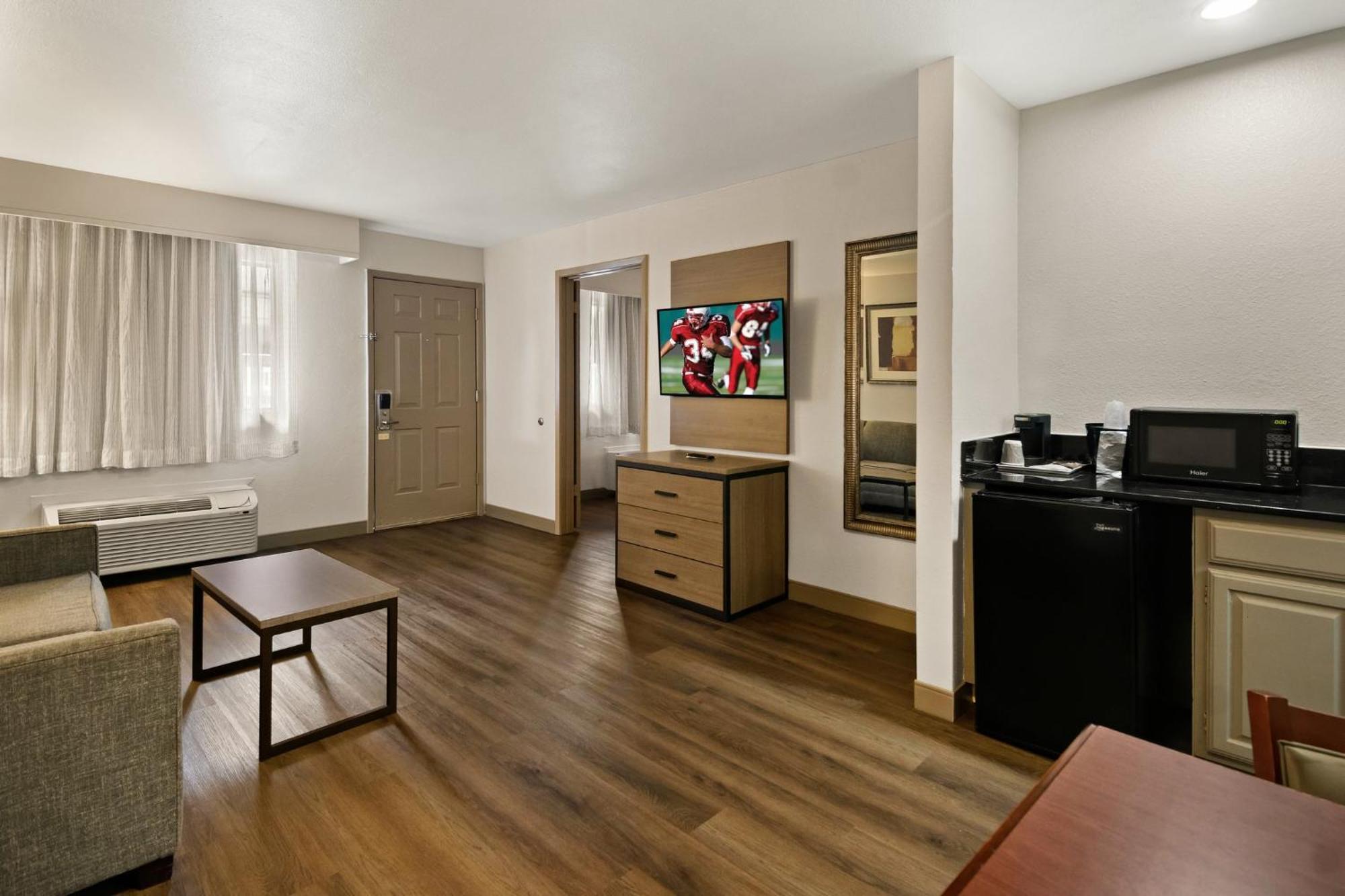 Red Roof Inn & Suites Irving - Dfw Airport South Buitenkant foto