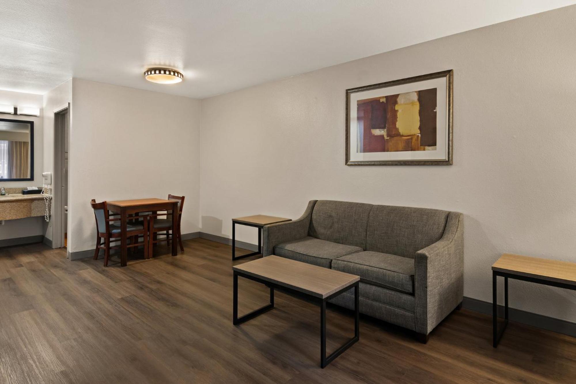 Red Roof Inn & Suites Irving - Dfw Airport South Buitenkant foto