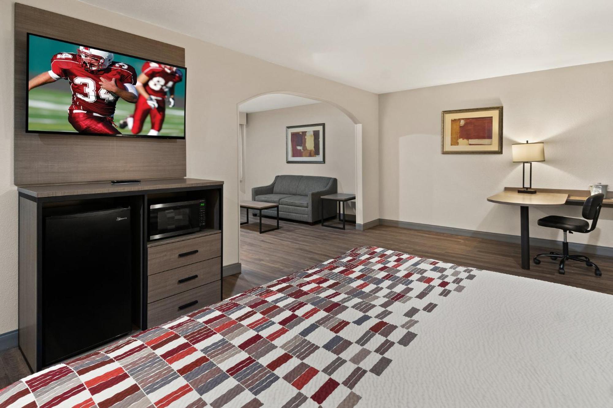 Red Roof Inn & Suites Irving - Dfw Airport South Buitenkant foto