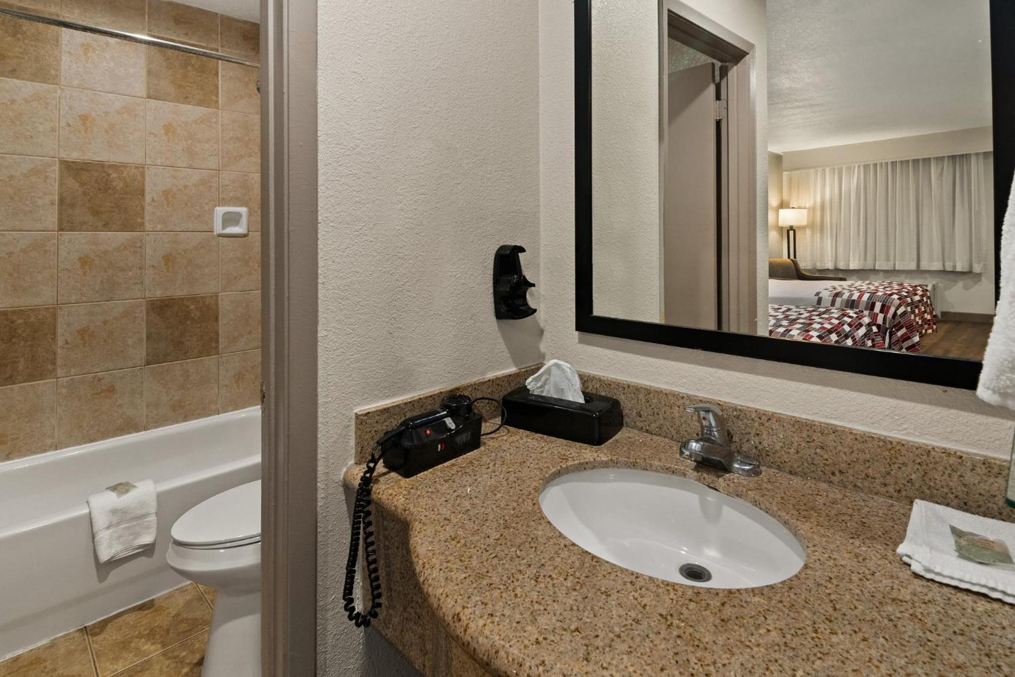 Red Roof Inn & Suites Irving - Dfw Airport South Buitenkant foto