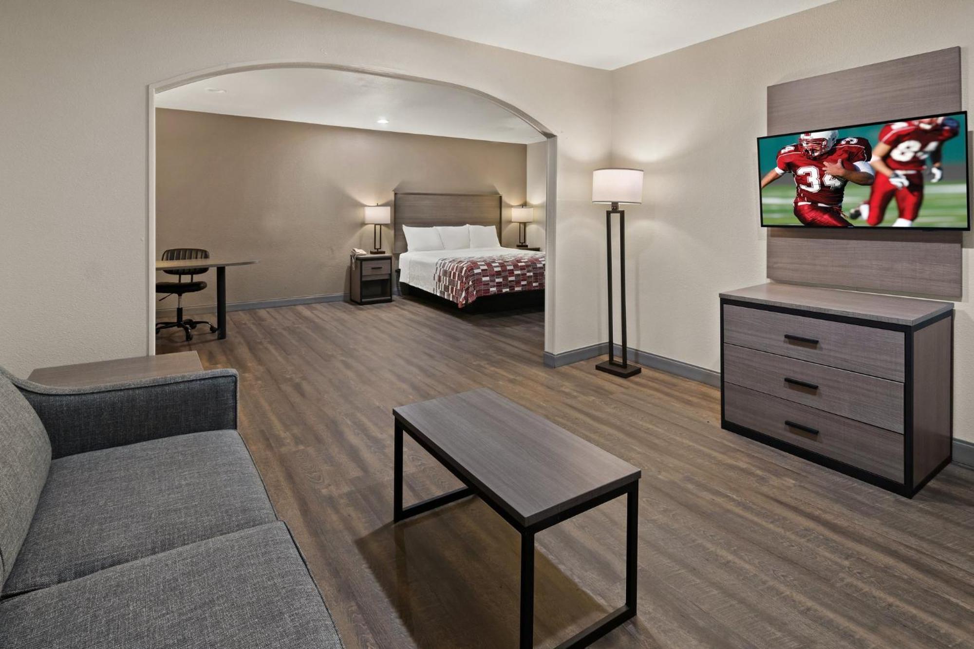 Red Roof Inn & Suites Irving - Dfw Airport South Buitenkant foto