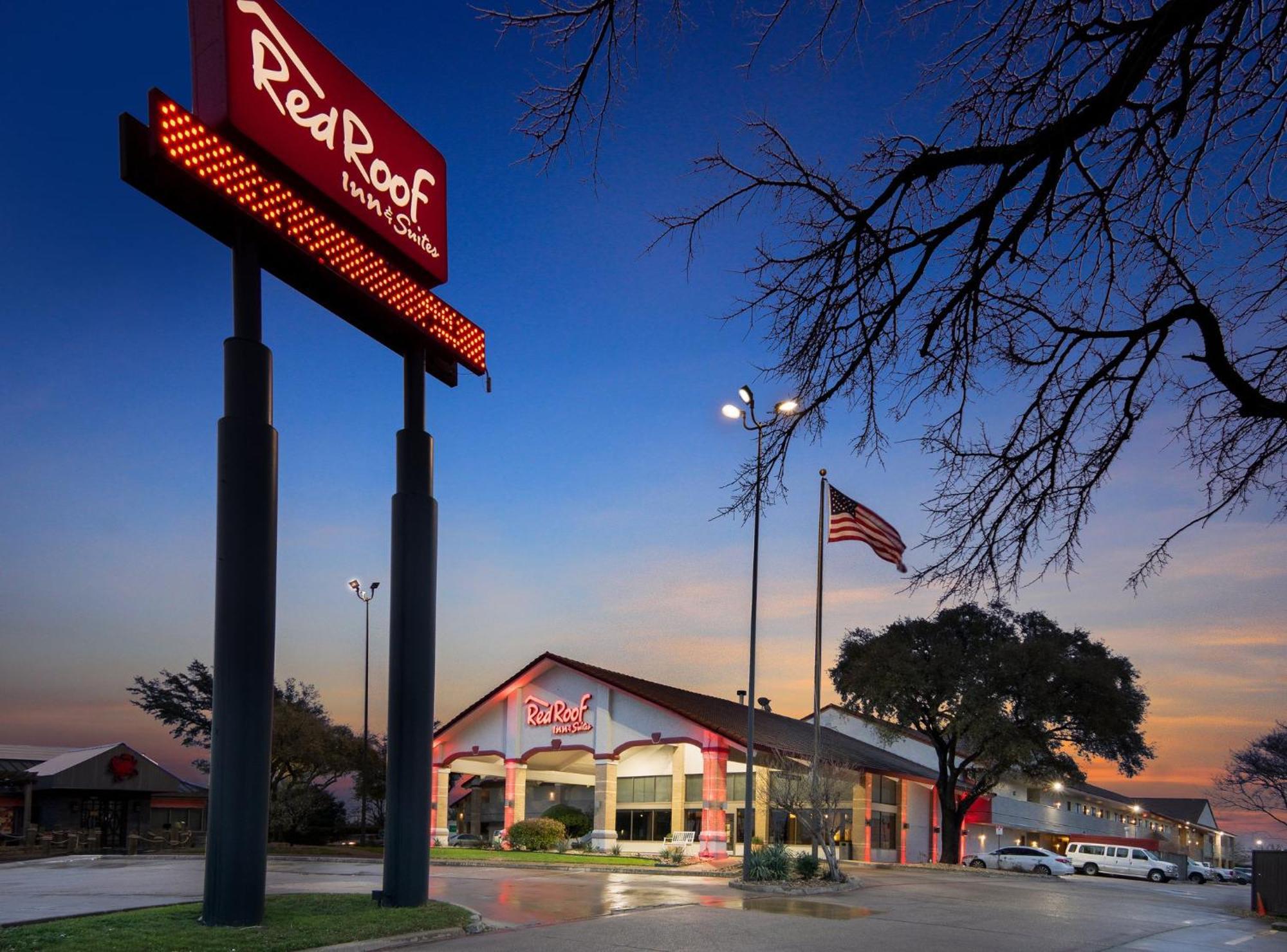 Red Roof Inn & Suites Irving - Dfw Airport South Buitenkant foto