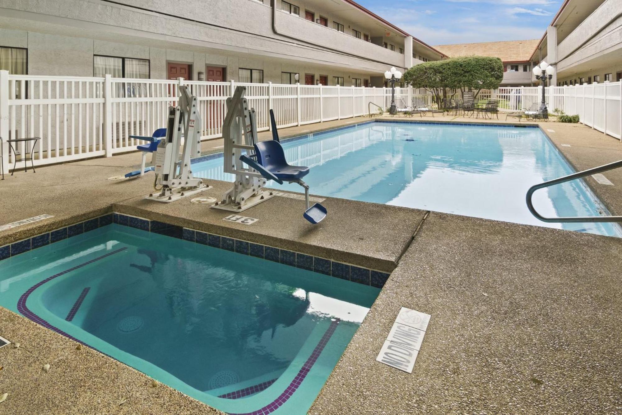 Red Roof Inn & Suites Irving - Dfw Airport South Buitenkant foto
