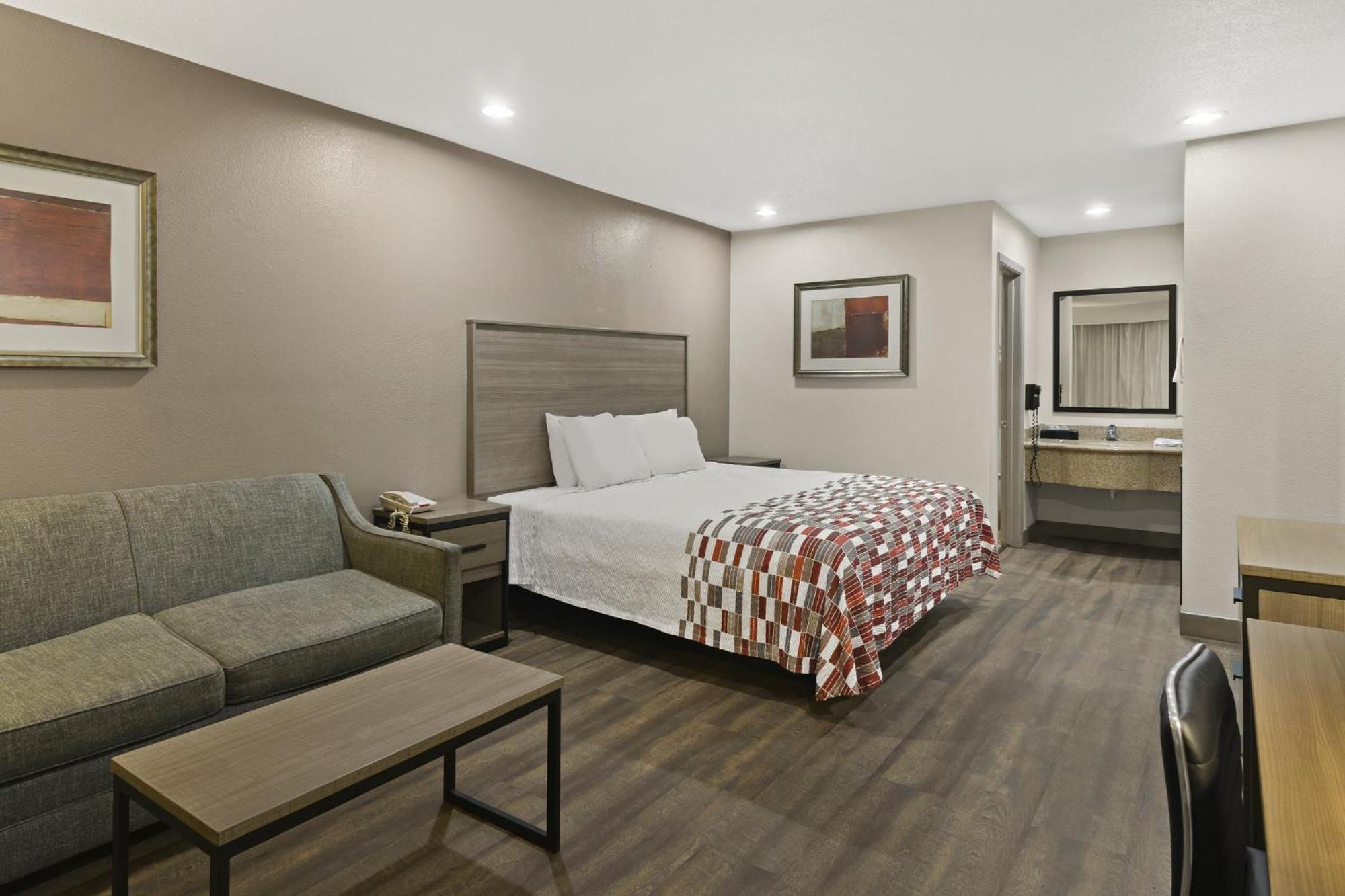 Red Roof Inn & Suites Irving - Dfw Airport South Buitenkant foto