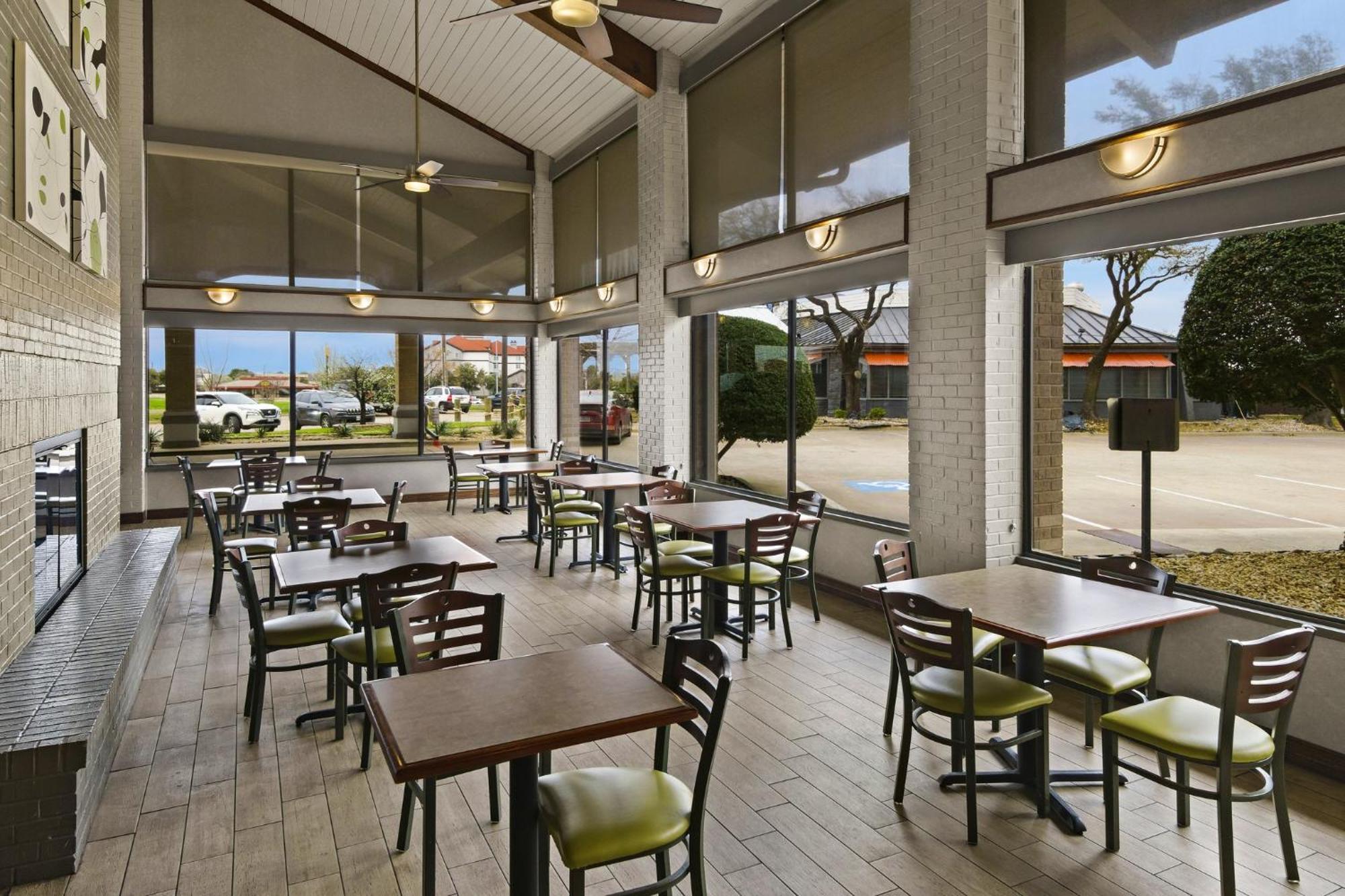 Red Roof Inn & Suites Irving - Dfw Airport South Buitenkant foto