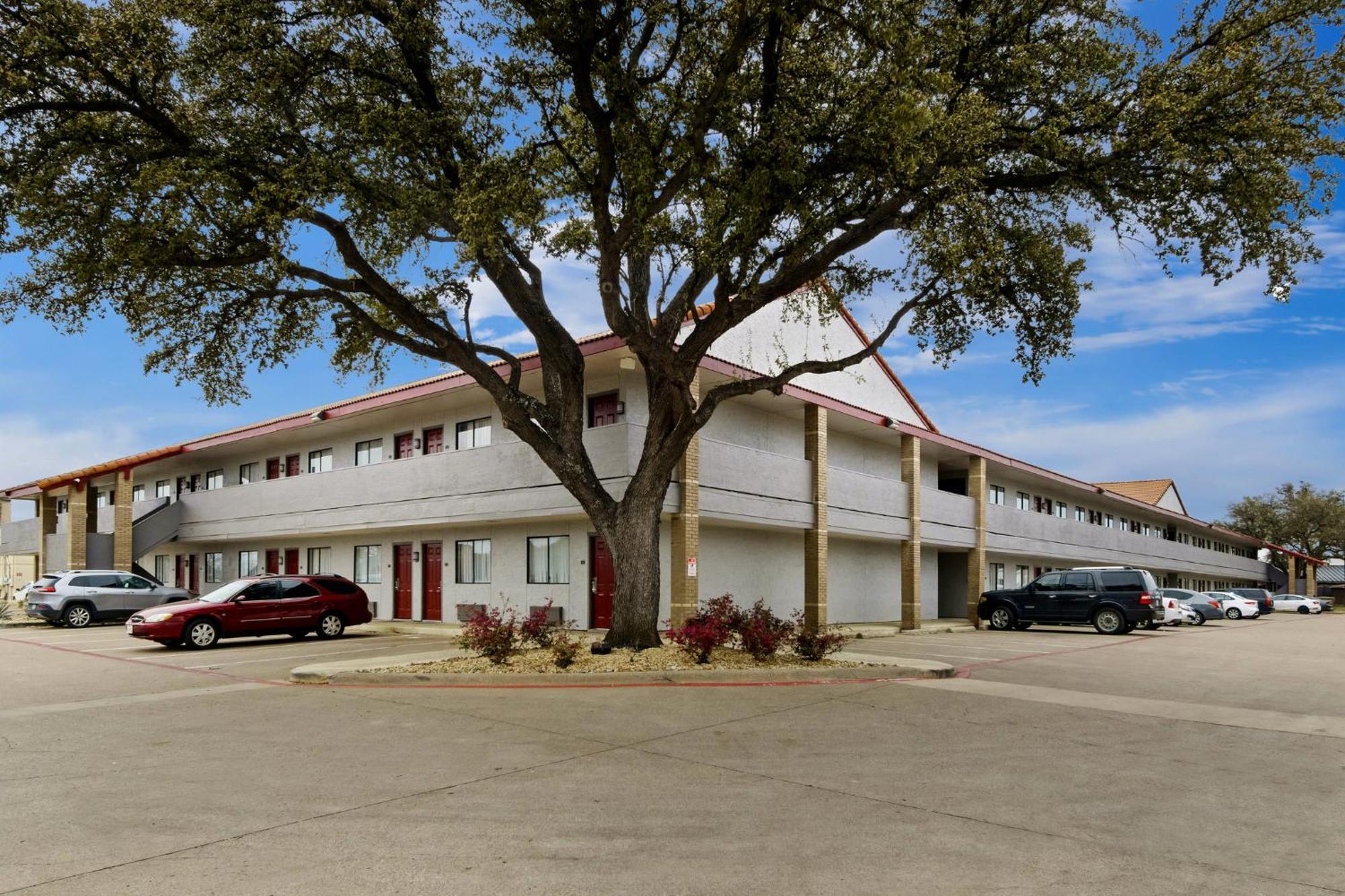 Red Roof Inn & Suites Irving - Dfw Airport South Buitenkant foto
