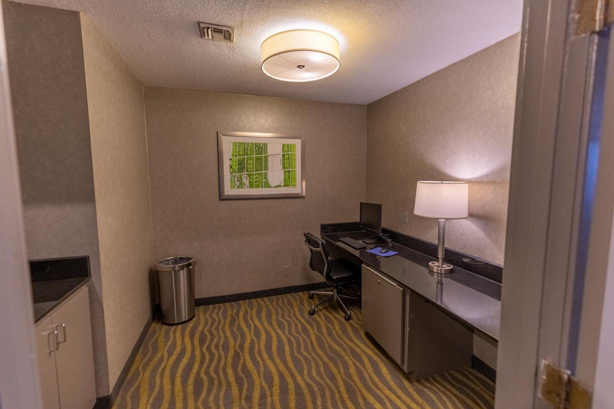 Red Roof Inn & Suites Irving - Dfw Airport South Buitenkant foto